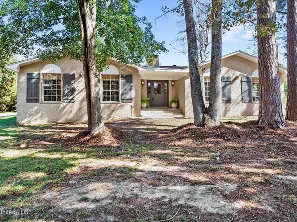 13737 Puerto Dr, Ocean Springs, MS 39564