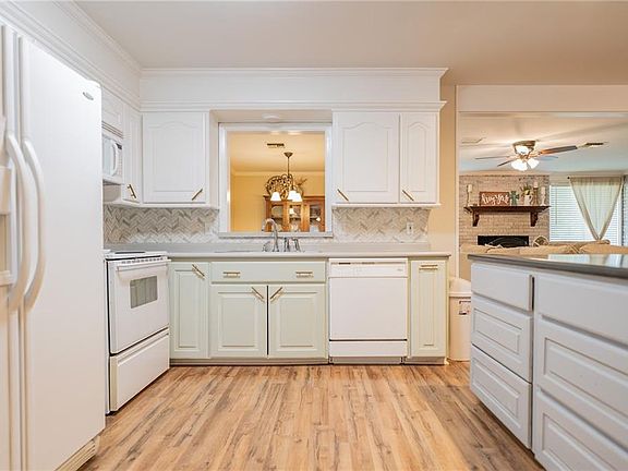3rd image of 517 Highpoint Dr