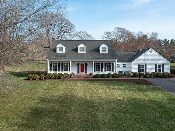 2nd image of 305 Coventry Ln
