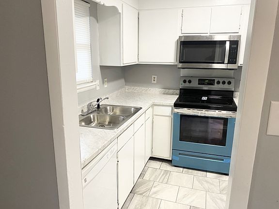 2nd image of 731 Hedgelawn Way