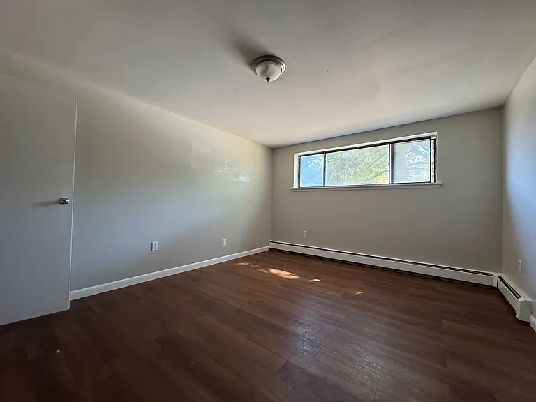 100-411 Benton St #404 — Photo 7