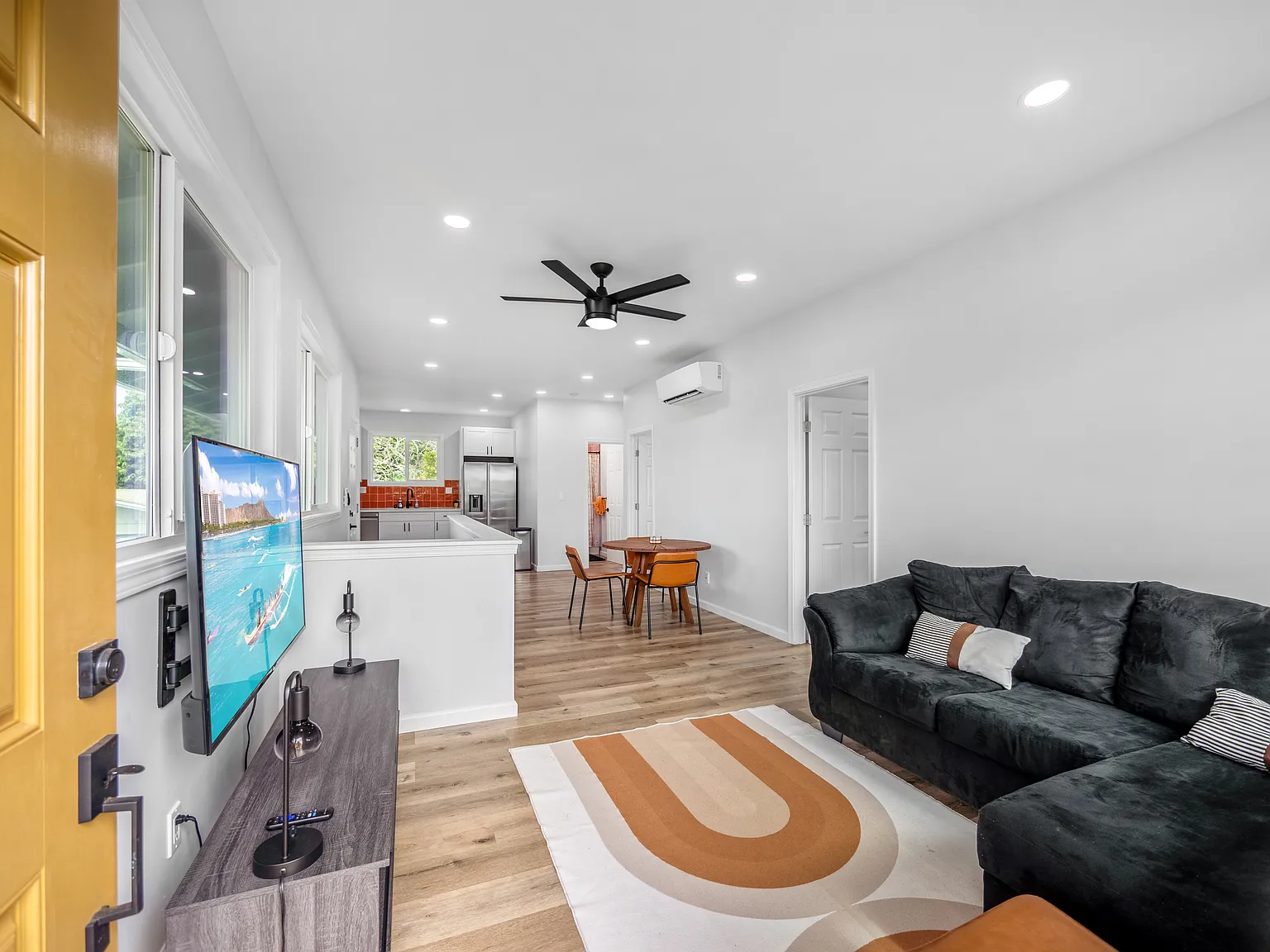 1576 California Ave — Photo 3