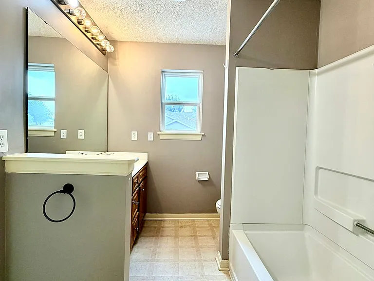 224 N Hedge Ln — Photo 19