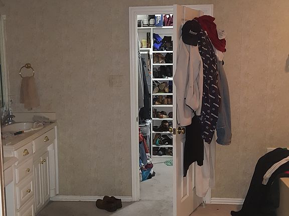 4th image of 8212 Hallmark Dr