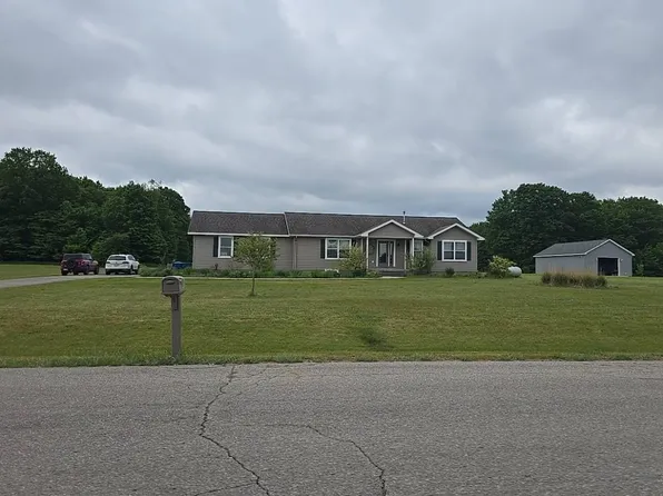 5556 Timber Flats Dr, Kingsley, MI 49649