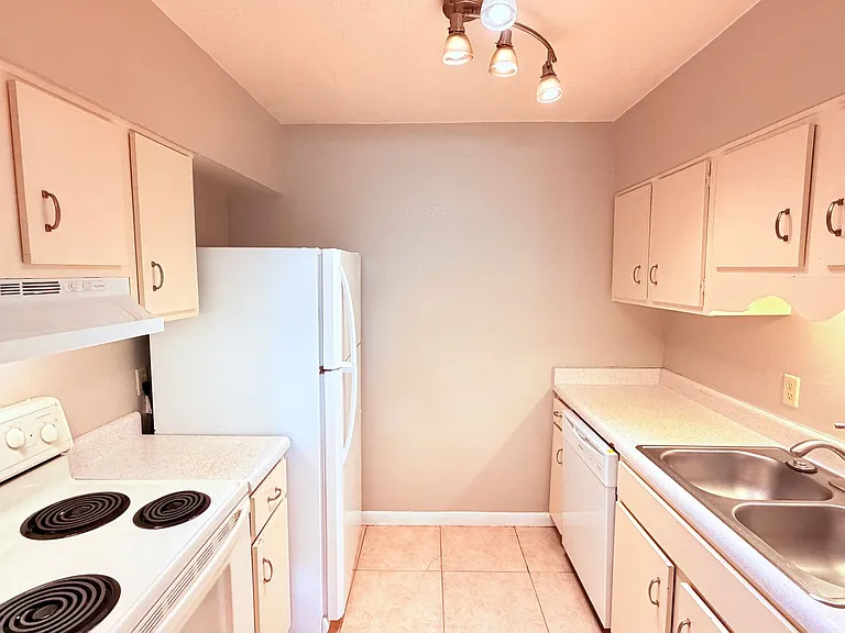 2500 Lee Rd #145 — Photo 11
