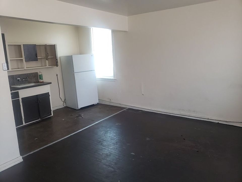 2nd image of 828 W Windlake Ave APT 6