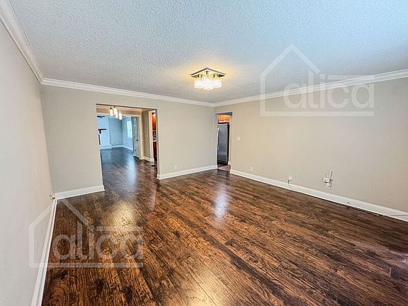 3rd image of 2845 Holly Point Dr