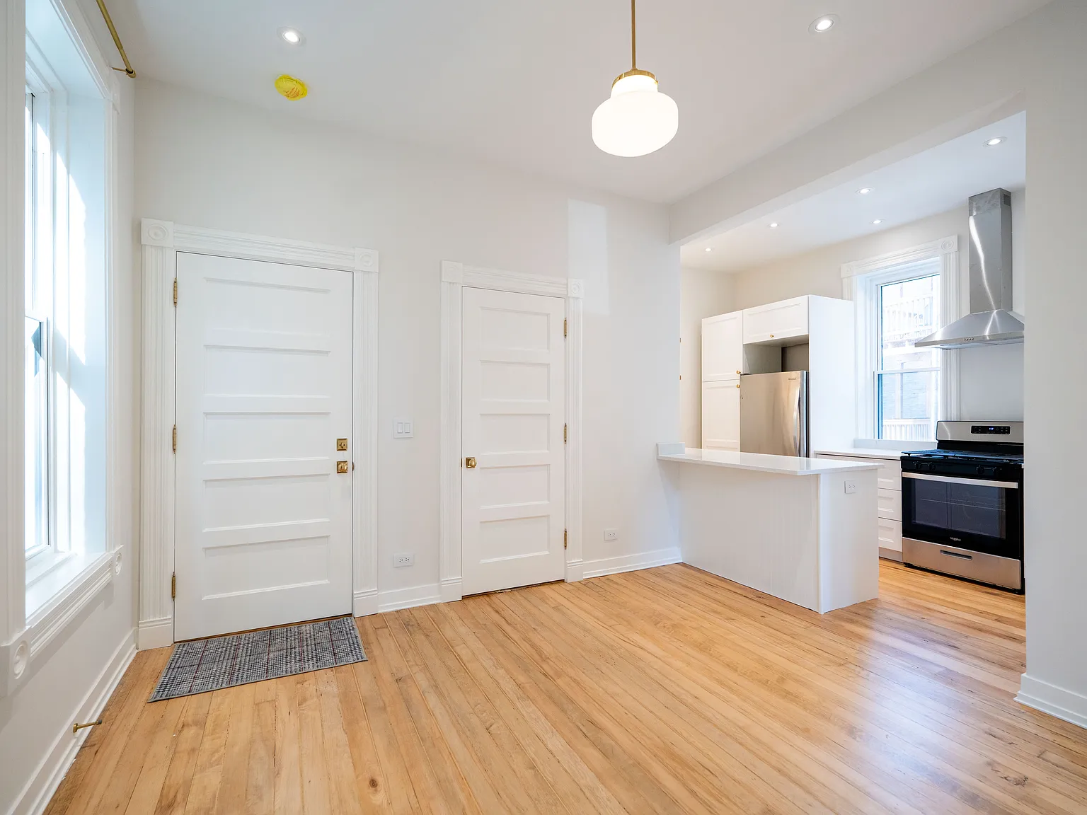 1 bed, 700 sqft, $2,350 — Photo 3