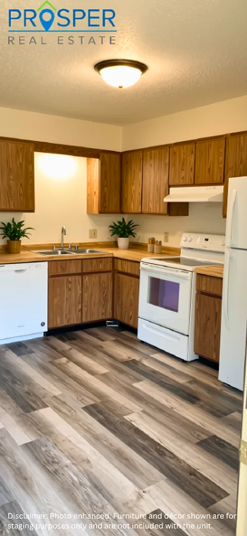Smart Renting: All-Inclusive Living + Pet Welcome in Chippewa Falls! — Photo 2