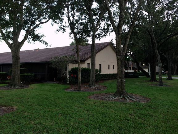 4th image of 8401 Gardens Cir