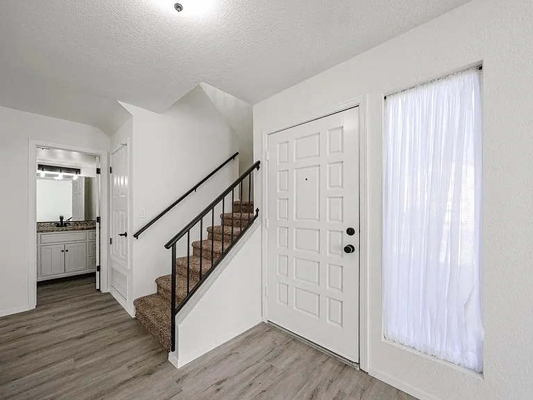 7395 W Oraibi Dr — Photo 2