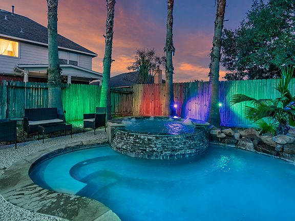 Enjoy the beautiful pool with hot tub