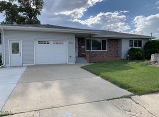 1211 8th Ave W, Williston, ND 58801