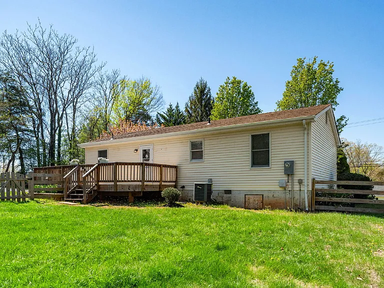 9283 Springs Rd — Photo 9