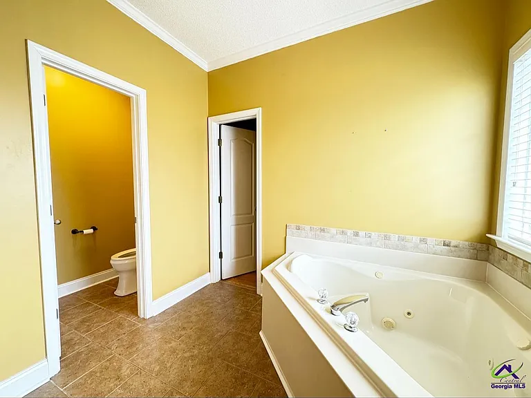 701 Victoria Cir — Photo 16
