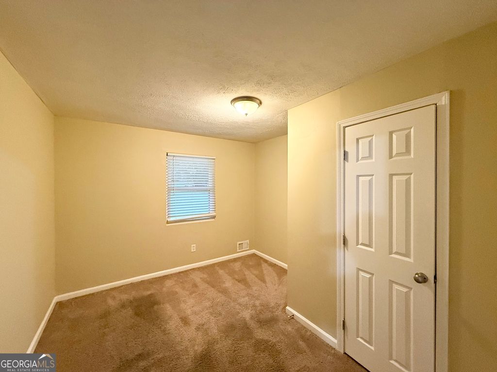 2176 Elinwood Dr, East Pt, GA - View 6