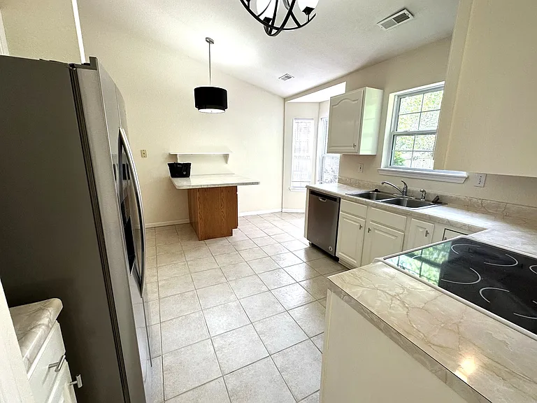 4413 Sussex Dr — Photo 7