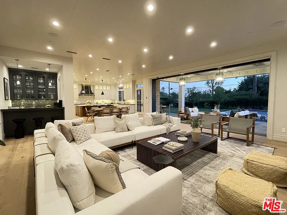 8 bed, 10.0 bath, 13511 sqft, $97,500 — Photo 4