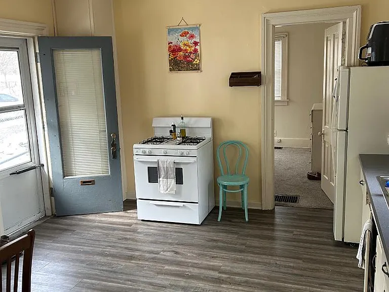 219 College Ave NE — Photo 10