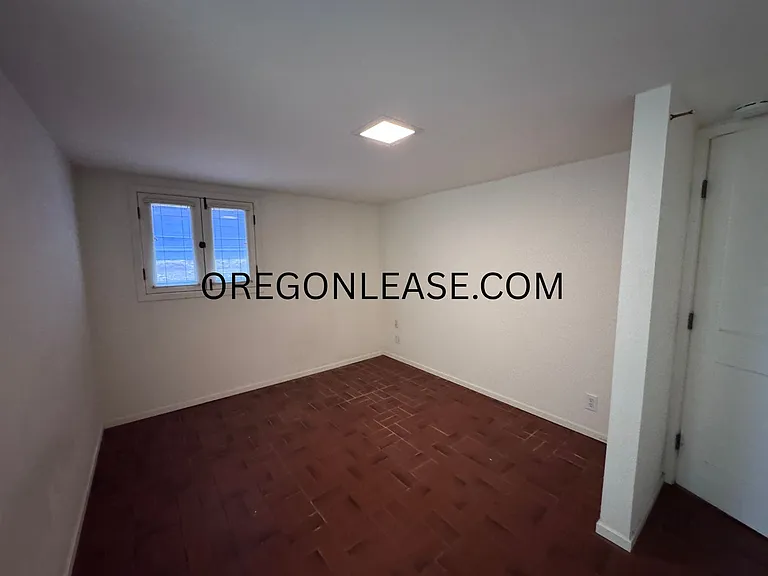 1223 Ferry St #7 — Photo 7