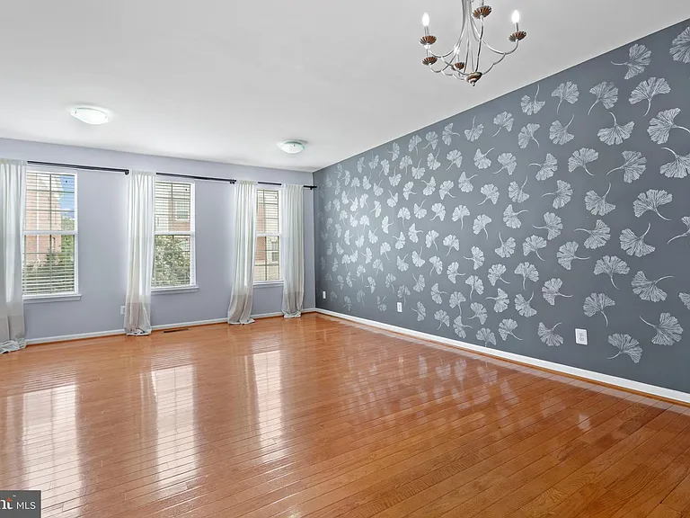 22667 Flowing Spring Sq — Photo 39