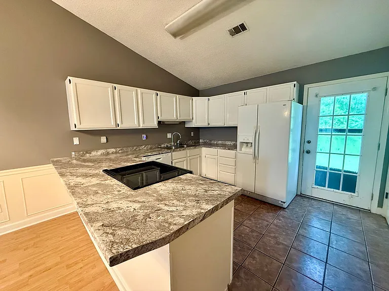 1401 Elmdale Pl — Photo 9