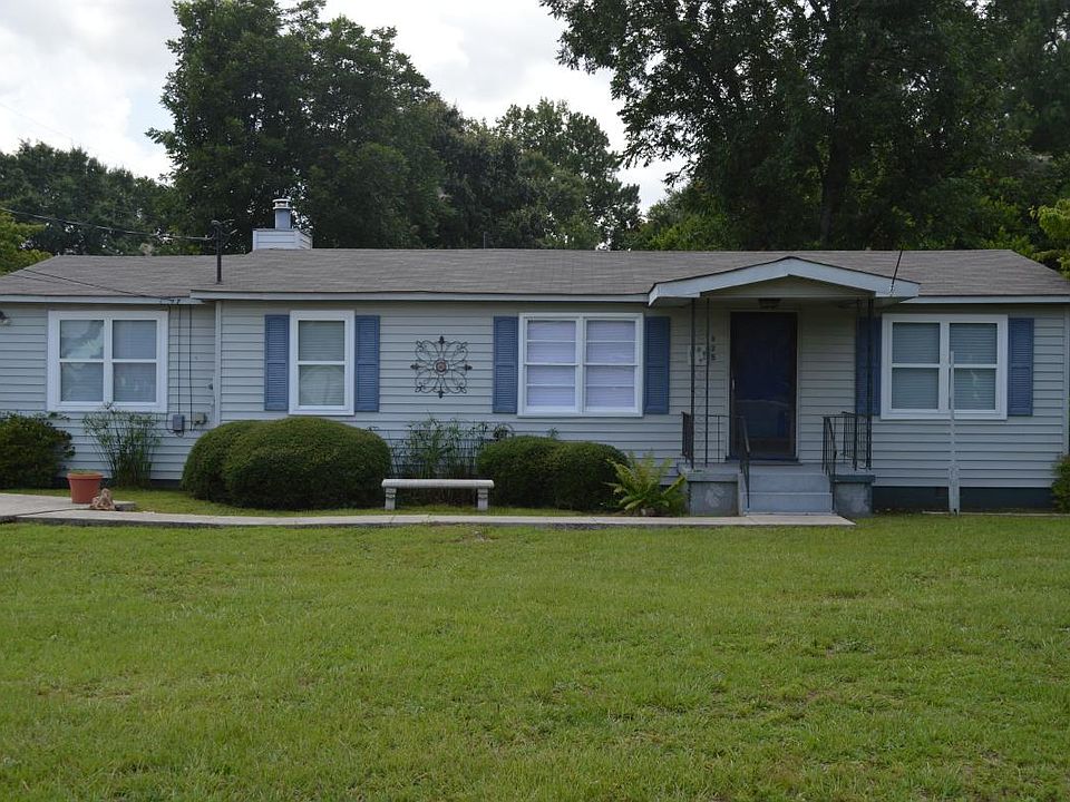 1st image of 825 Eastside Dr #A