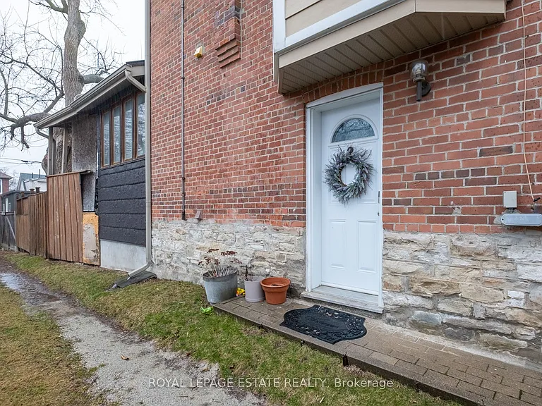 34 Lockwood Rd #BASEMENT — Photo 2