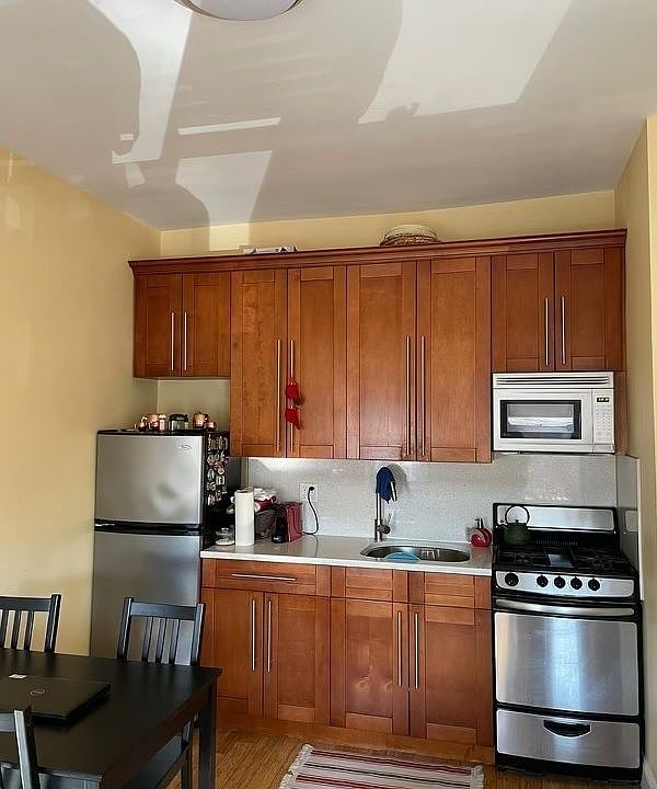 1st image of 2304 Crescent St #2