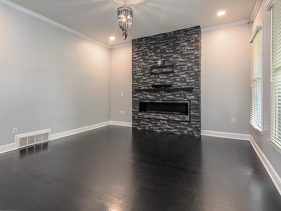 5th image of 528 Monteigne Blvd
