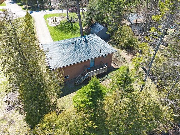 4th image of 122 Hemlock St