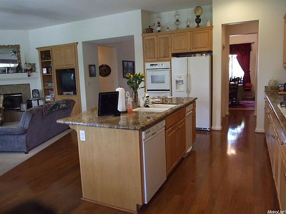3rd image of 1885 Casterbridge Dr