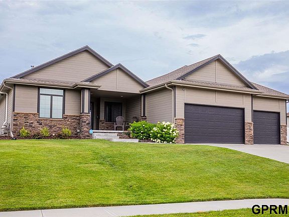 2nd image of 6812 Park Crest Dr