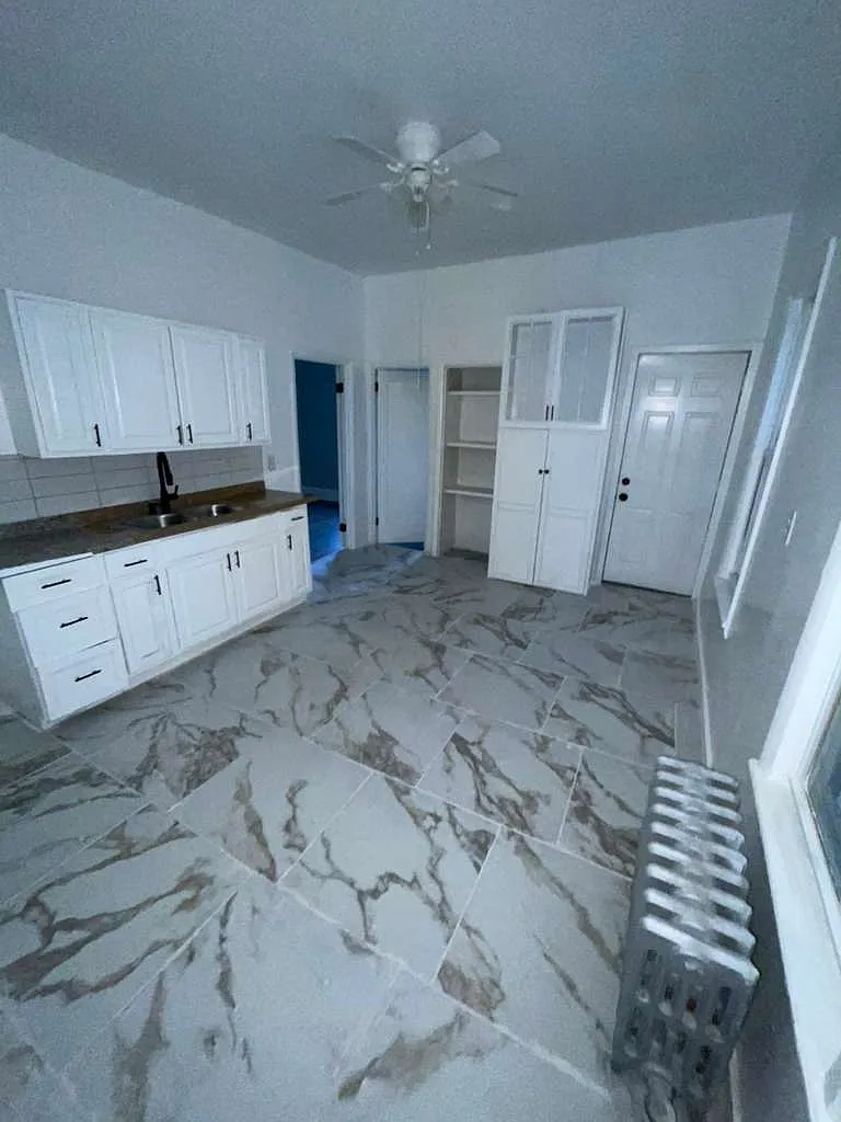 3 bed, $2,095 — Photo 2
