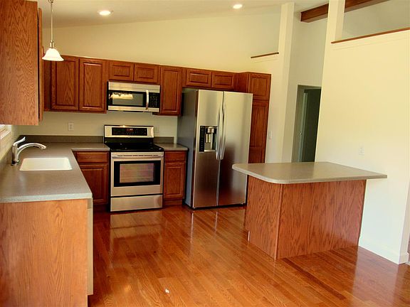 4th image of 889 N Abigail Ln