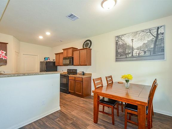 4th image of 2044 Saras Way