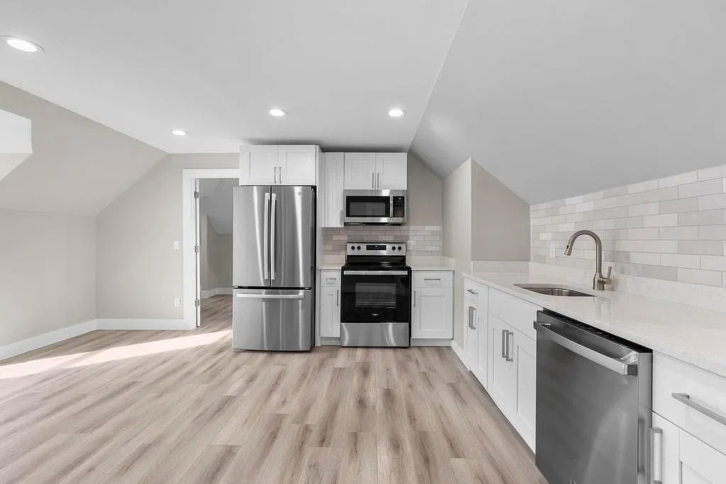 2 bed, 1100 sqft, $2,025 — Photo 3