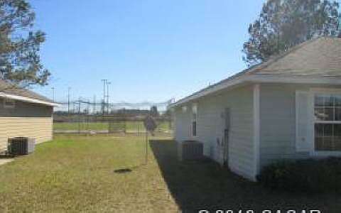 3rd image of 1168 SW Yorktown Gln