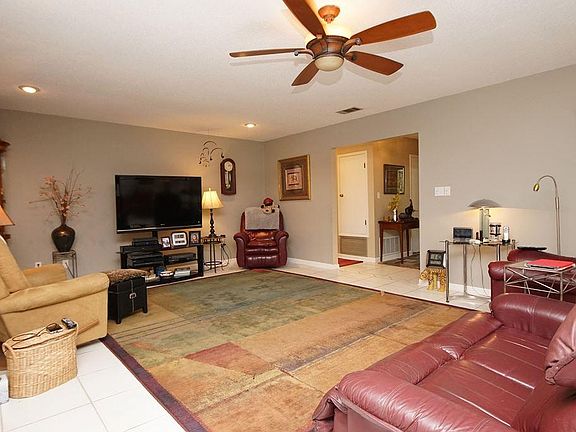 5th image of 908 Lido Cir E