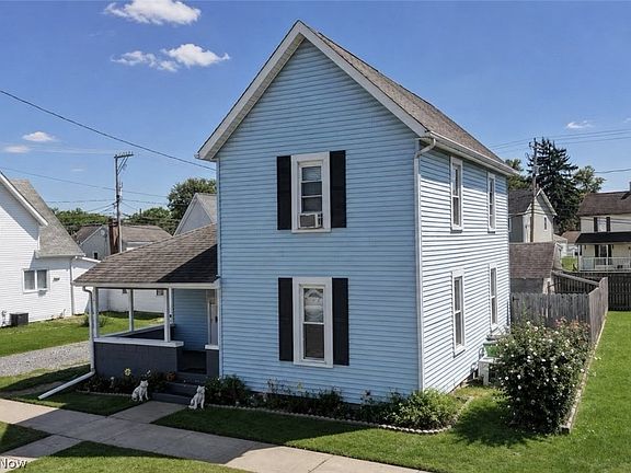 2nd image of 130 2nd St SW