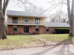 5444 Provincial Rd, Grand Blanc, MI 48439