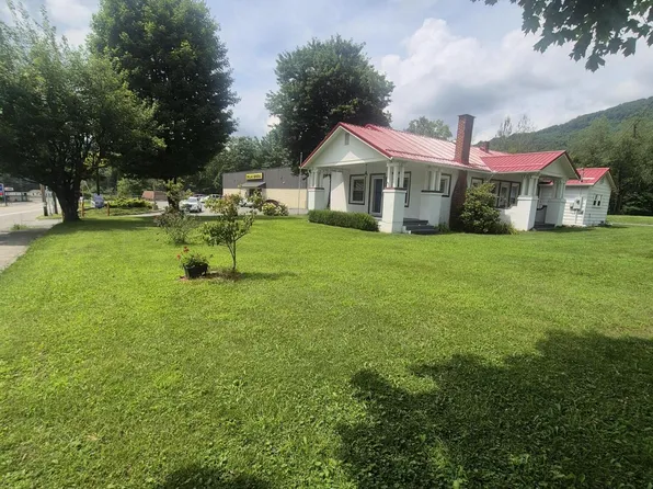 265 Nicholas St, Charmco, WV 25958