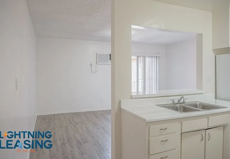 915 N Wilton Pl #304 — Photo 18