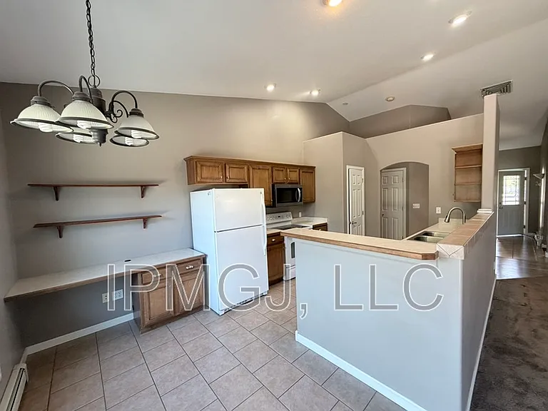 2815 1/2 Columbine Park Ct — Photo 2