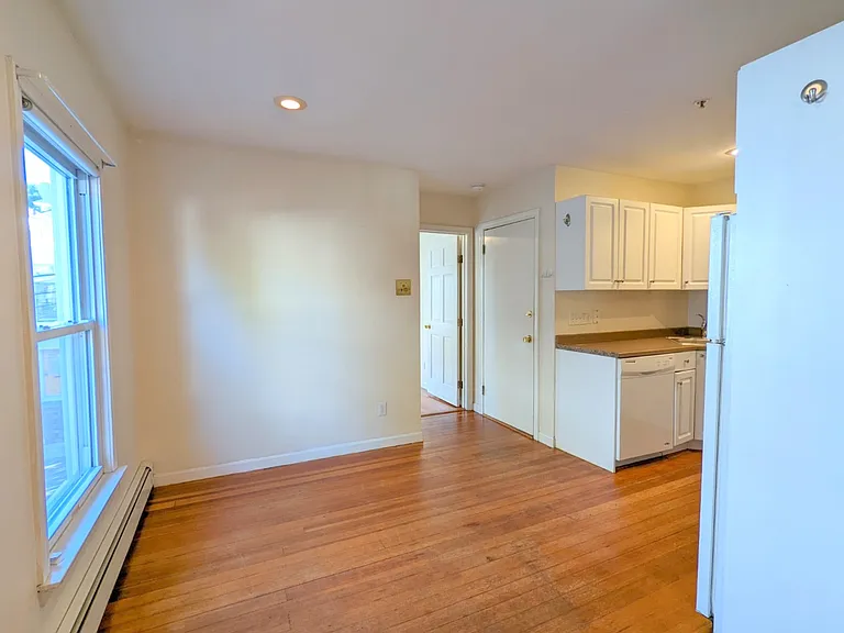 57 Locke St — Photo 3