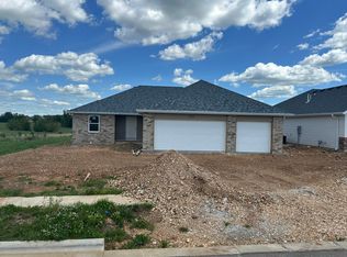 1324 N Maxine Ave, Nixa, MO 65714