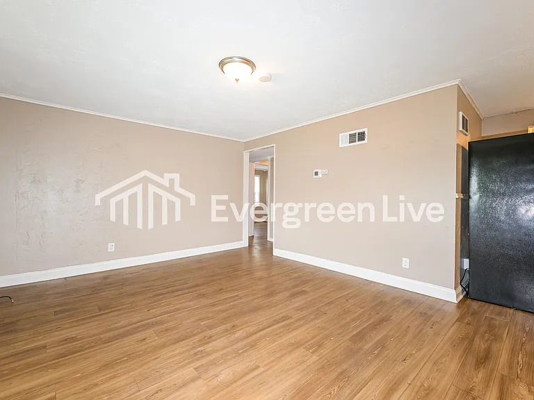 333 Foster Rd — Photo 2