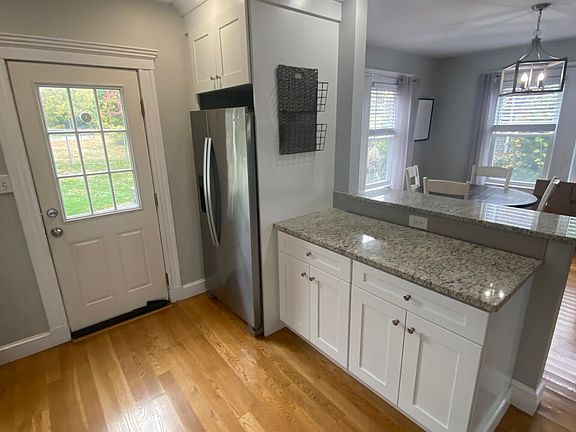 4th image of 45 Rockland St