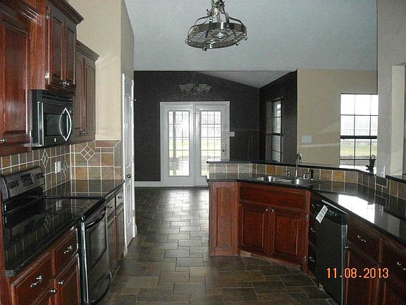 4th image of 1414 NE Independence Ave